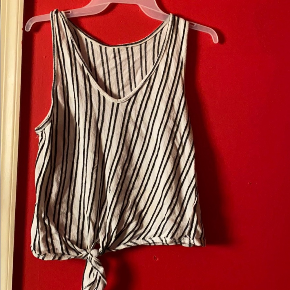 white band black tank